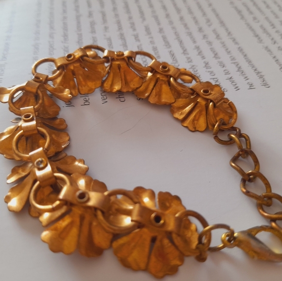 Gold Flower Bracelet With Gold Amber Rhinstones - Picture 4 of 6